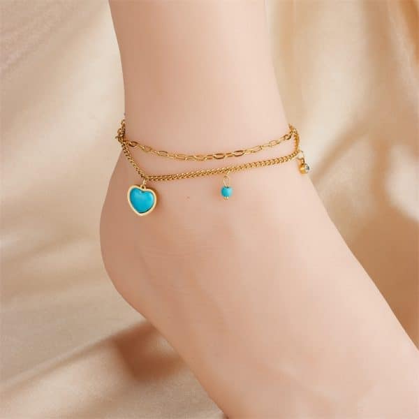 Un bracelet de cheville pendentif Bleu turquoise avec une breloque coeur turquoise.