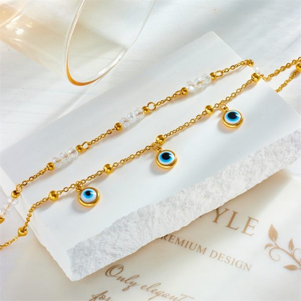 Deux bracelets Bracelet de cheville bijoux œil bleu sur une table.