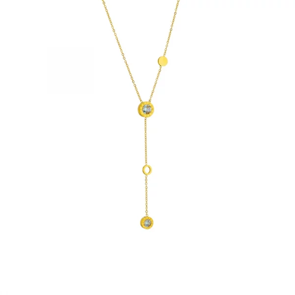 Un collier en or jaune orné de trois diamants.