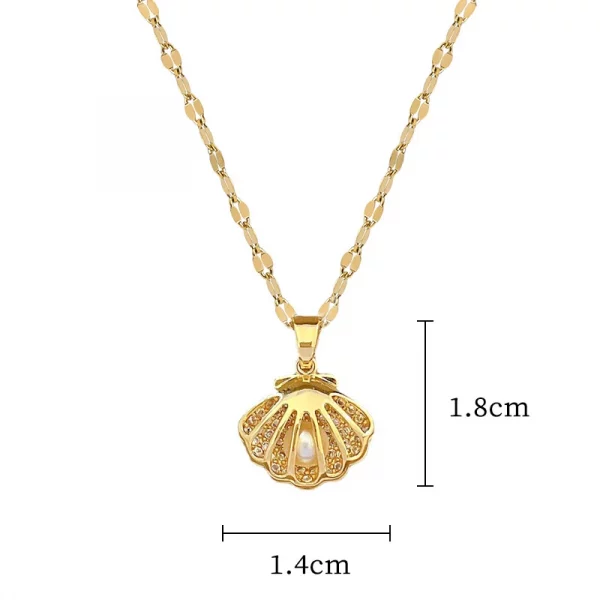 Un collier perle huitre en acier inoxydable comportant un pendentif coquillage sur une chaîne en acier inoxydable.
