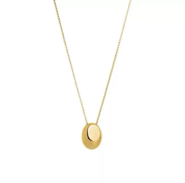 Un collier plaqué or avec un pendentif ovale.
