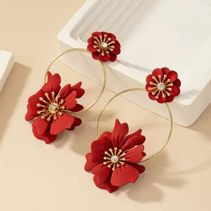 Boucles d'oreilles fleur camélia rouge sur anneau doré