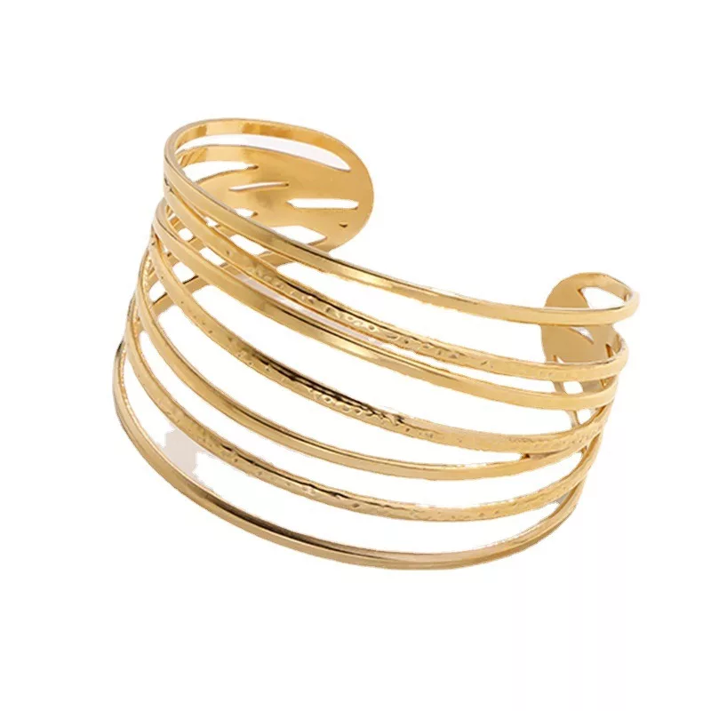 Bracelet manchette femme en acier inoxydable avec lignes géométriques – vue 4