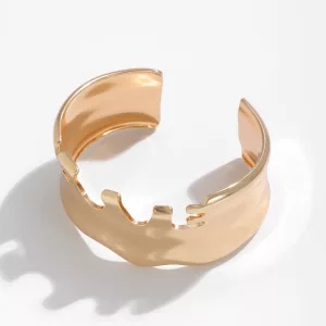 Bracelet manchette large doré froissé en acier inoxydable