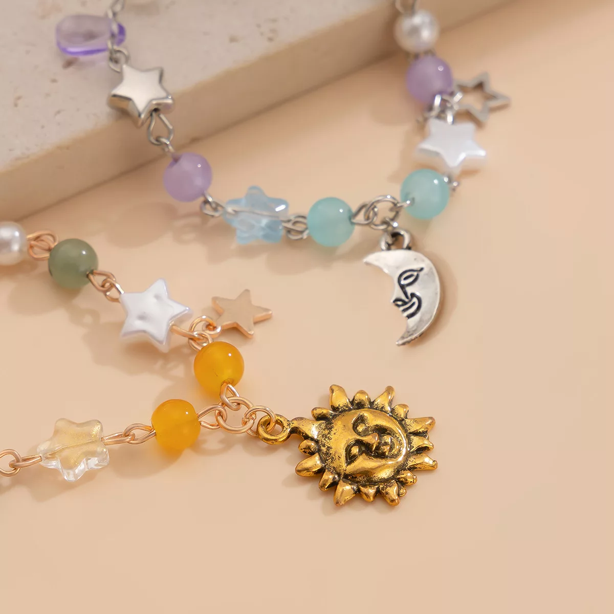 Bracelet cœur femme doré avec breloques coquillage et perles d'imitation – vue 4