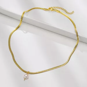 Collier perle pendentif sur maille serpent plate dorée